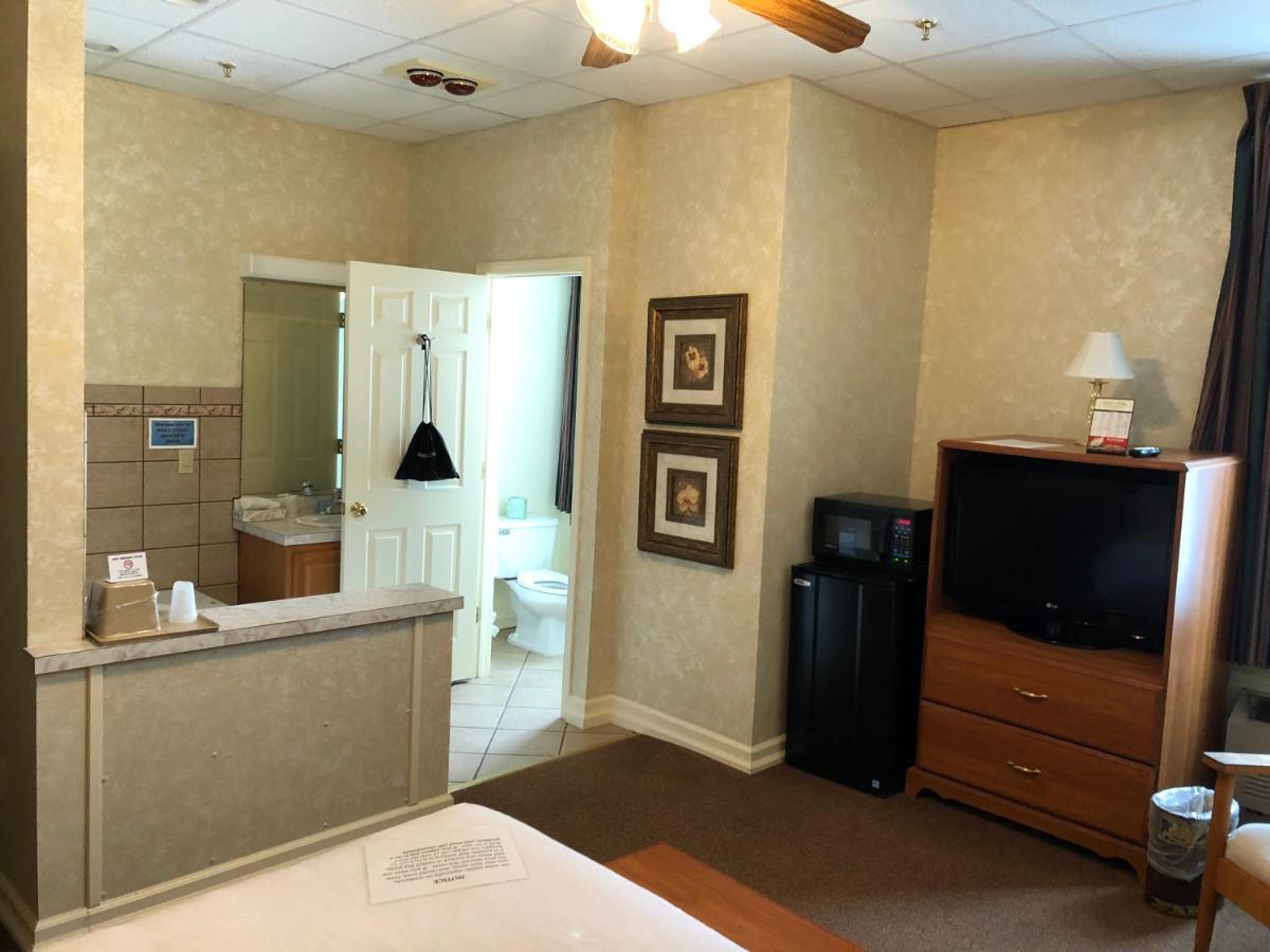 Stearns Hotel Ludington Room photo